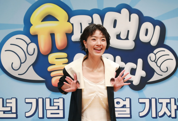 코미디언 안영미가 남편 없이 치른 돌잔치에 관해 입을 열었다. 사진은 지난달 14일 서울 여의도 KBS에서 진행된 2TV 예능 '슈퍼맨이 돌아왔다' 11주년 기자간담회에 참석한 코미디언 안영미. /사진=스타뉴스