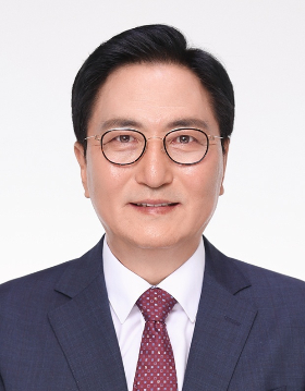 DL건설 새 대표이사에 선임된 박상신 전 대림산업 대표이사가 DL이앤씨 주택사업본부장도 겸임한다. /사진=DL건설