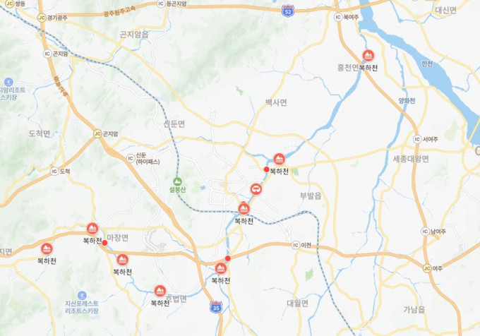 경기도 용인·이천·여주를 가로질러 흐르는 복하천은 유로연장 38.5㎞의 국가하천이다. 복하천(가운데)은 3개 지역을 거쳐 흘러 남한강(오른쪽 위)에 합류한다. 자료제공=네이버
