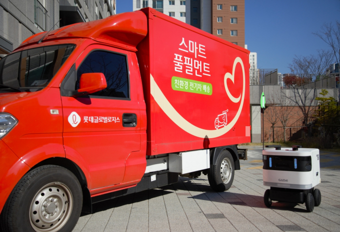 롯데글로벌로지스가 물류 중개플랫폼에서 각 구간별 택배 운임을 일괄 100원 인하했다. /사진=롯데글로벌로지스
