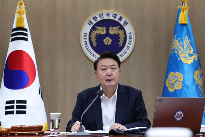 윤석열 대통령이 경기 화성시 아리셀 공장 화재 사고에 대해 원인 조사를 철저히 하라고 지시했다. 사진은 윤 대통령이 2일 서울 용산 대통령실 청사에서 열린 국무회의에서 발언하는 모습. /사진=뉴시스