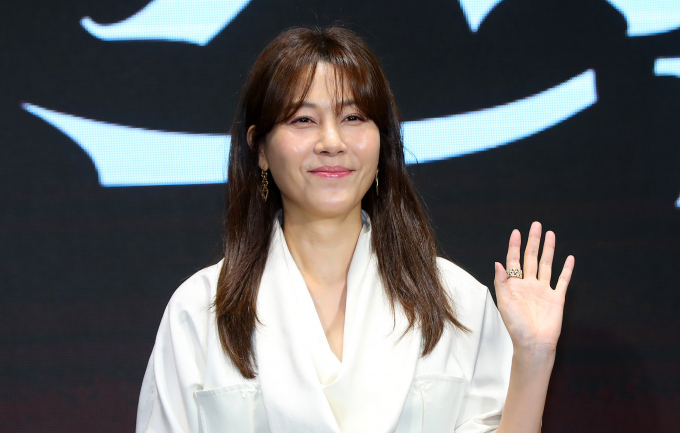  배우 김하늘이 작품에 대한 기대감을 높였다. 사진은 2일 오전 서울 영등포구 콘래드호텔에서 열린 디즈니 플러스 오리지널 '화인가 스캔들' 제작발표회에서 포즈를 취한 배우 김하늘. /사진=뉴시스