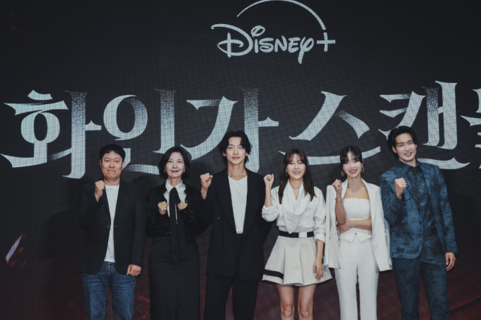 /2일 서울 영등포구에 위치한 콘래드 서울에서 디즈니 + 오리지널 시리즈 '화인가 스캔들'의 제작발표회가 열렸다. 현장에는 배우 김하늘, 정지훈, 정겨운, 서이숙, 기은세, 박홍균 감독이 참석했다. 사진=디즈니+ 제공