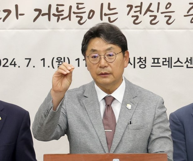  홍태용 김해시장이 1일 민선8기 출범 2주년 기자회견을 하고 있다. /사진=김해시