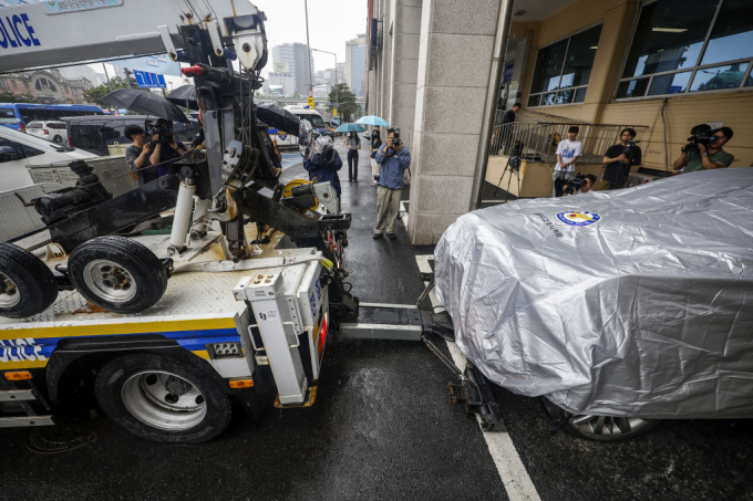 서울 시청역 교통사고 운전자가 8년 이상 '무사고'로 버스를 운전한 경력자임이 밝혀졌다.  사진은 중구 남대문경찰서에서 가해 차량을 견인차를 통해 옮기는 모습. /사진=뉴시스