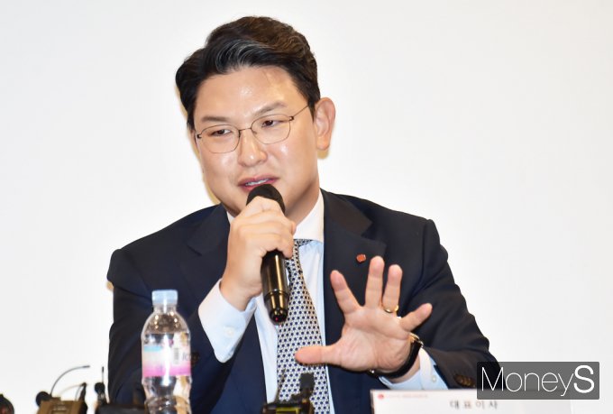 롯데바이오로직스가 3일 인천 송도에서 바이오 캠퍼스 1공장 착공식을 진행한다. 사진은 전날 서울 롯데호텔에서 열린 착공식 관련 기자간담회에 참석한 이원직 롯데바이오로직스 대표. /사진=임한별 기자