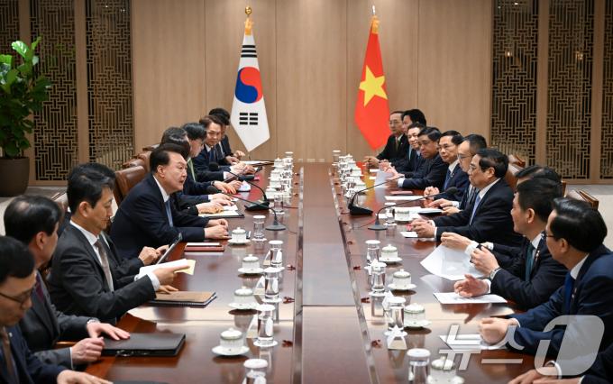 [사진] 윤석열 대통령, 베트남 총리 접견