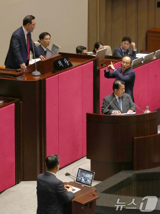 [사진] 추경호 '정회 요청'