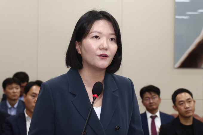 최수연 네이버 대표가 2일 오후 서울 여의도 국회에서 열린 과학기술정보방송통신위원회 6차 전체회의에 출석해 답변하고 있다. /사진=뉴스1