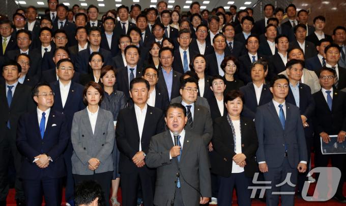 [사진] 발언하는 김병주 의원