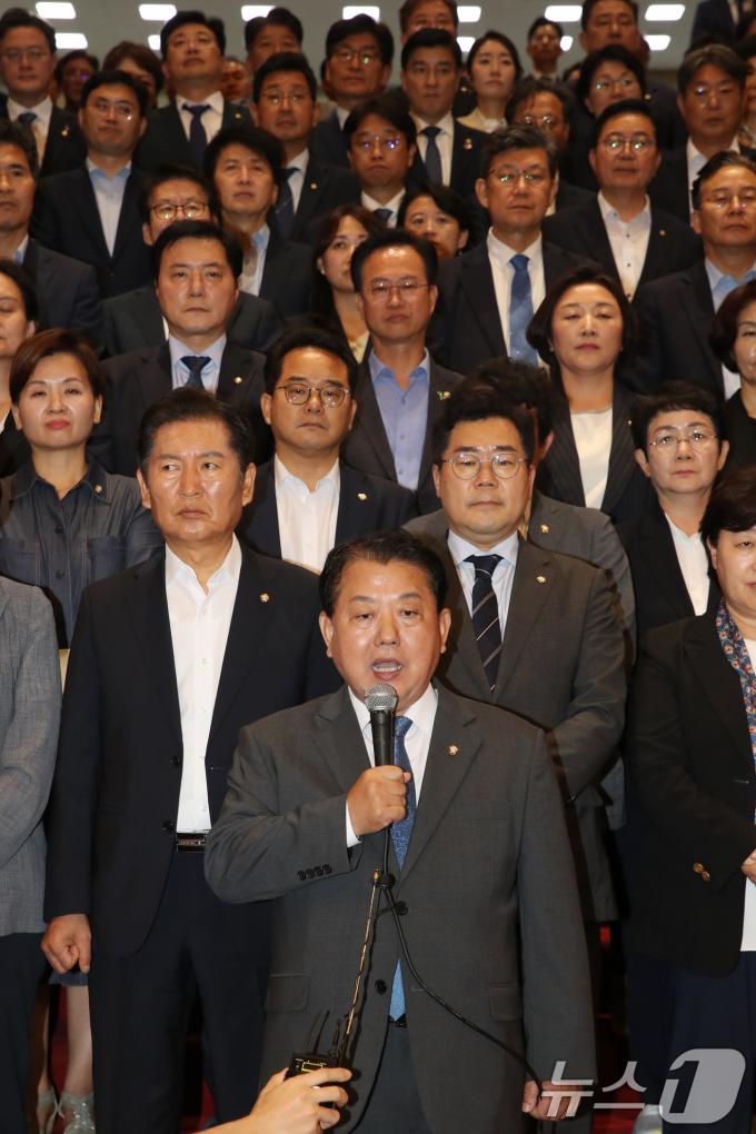 [사진] 발언하는 김병주 의원