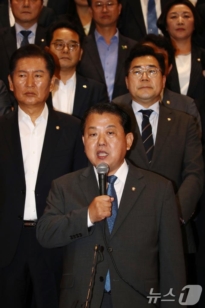 [사진] 발언하는 김병주 의원
