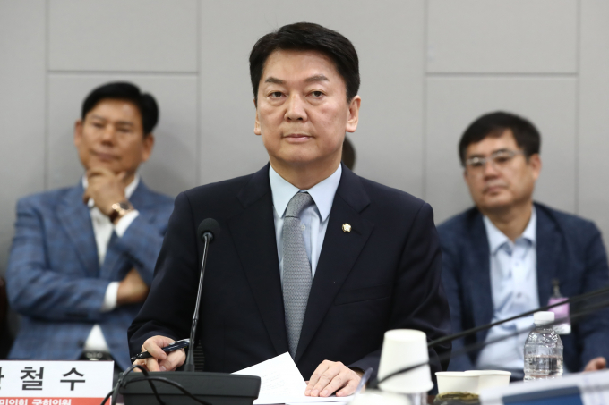 안철수 국민의힘 의원이 이재명 전 더불어민주당 대표의 수사를 담당한 검사 4명에 대한 탄핵소추안 발의에 대한 비판의 글을 게시했다. 사진은 안 의원이 지난 5월24일 서울 여의도 국회의원회관에서 윤상현 국민의힘 의원 주최로 열린 '진보가 보는 보수'세미나에 참석한 모습. /사진=뉴스1