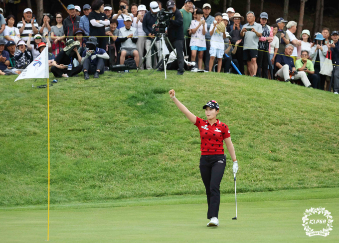 KLPGA 투어 2024시즌 3승을 기록 중인 박현경. /사진= KLPGA