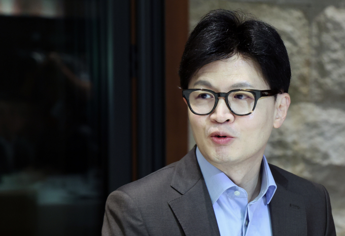 한동훈 전 국민의힘 비상대책위원장이 이재명 전 대표와 민주당 수사에 관여한 검사 4명(강백신·엄희준·박상용·김영철)에 대한 탄핵소추안을 발의는 권력형 무고라며 비판의 목소리를 높였다. 사진은 한 전 위원장이 3일 서울 중구 앰배서더 서울 풀만 호텔에서 열린 서울지역 구청장협의회 연구모임에 참석해 인사말하는 모습. /사진=뉴스1