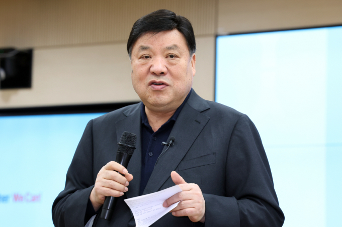 서정진 회장의 미국 영업 활동 등을 바탕으로 셀트리온이 실적 개선에 성공할 전망이다. 사진은 지난 2월 서울에서 진행된 청년 토론회에서 기조연설을 하는 서 회장. /사진=뉴스1