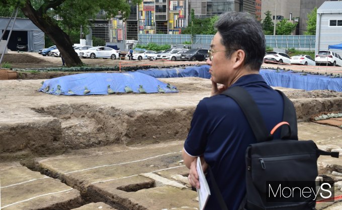 [머니S픽] 덕수궁 흥덕전 內 배수로 유구 발견… 발굴 성과 '국민' 공개