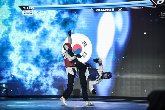 한국 파워태권도 3일 강원도 춘천 송암스포츠타운 에어돔에서 열린 혼성 대표팀이 2024 세계태권도연맹(WT) 월드컵 팀 챔피언십 시리즈 혼성단체전에서 3위를 차지했다.