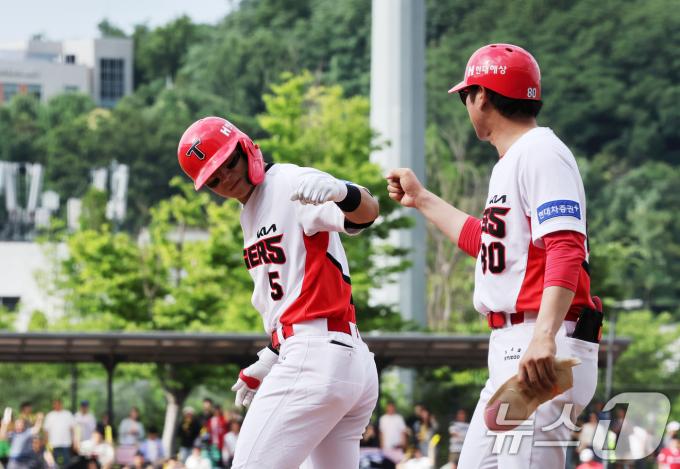 KIA 타이거즈 김도영이 1회초 선두타자 홈런을 터뜨렸다. / 뉴스1 DB ⓒ News1 김태성 기자