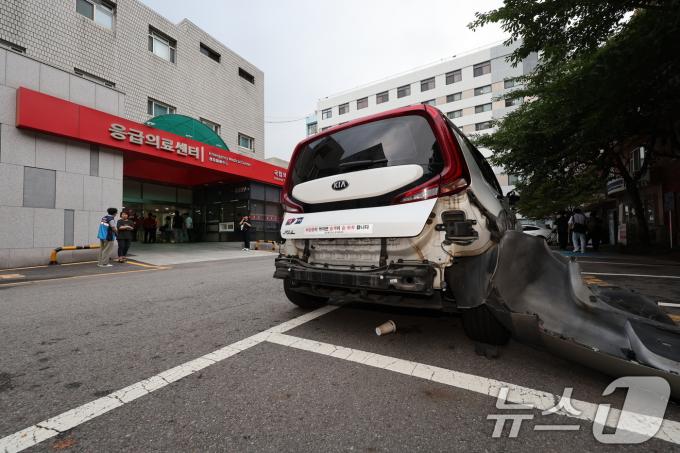 [사진] 국립중앙의료원 응급실에 차량 돌진…1명 중상·2명 경상