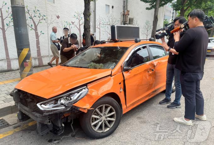[사진] 시청 참사 이틀 만에… 국립중앙의료원 응급실로 택시 돌진