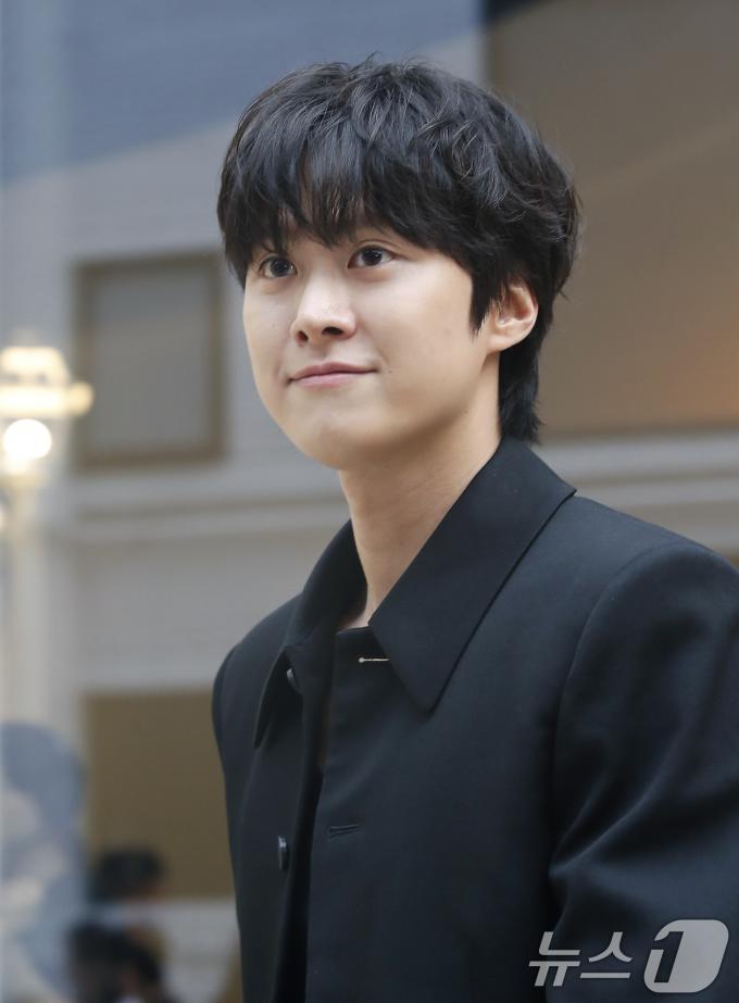[사진] 공명, 부드러운 미소