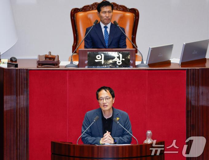 [사진] 특검법 찬성 토론 펼치는 박주민 의원