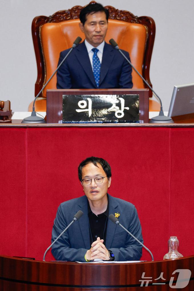 [사진] 특검법 찬성 토론 펼치는 박주민 의원