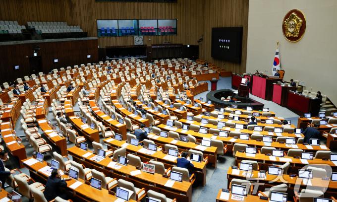 [사진] 특검법 필리버스터, 다수 비어있는 의원석