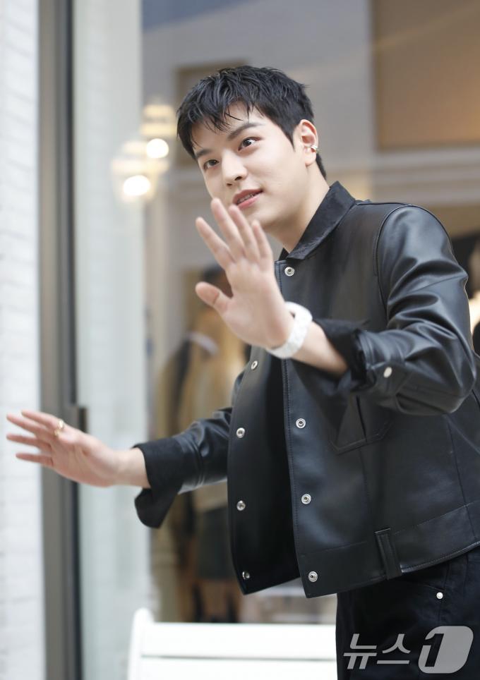 [사진] 스트레이키즈 승민, 케이 왕자님 인사