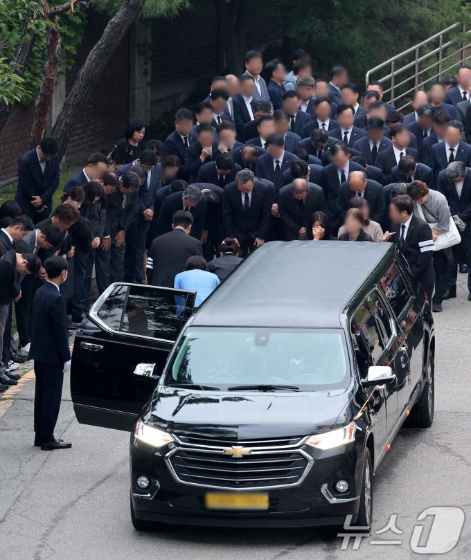 [사진] 시청역 사고 신한은행 직원 발인식 엄수