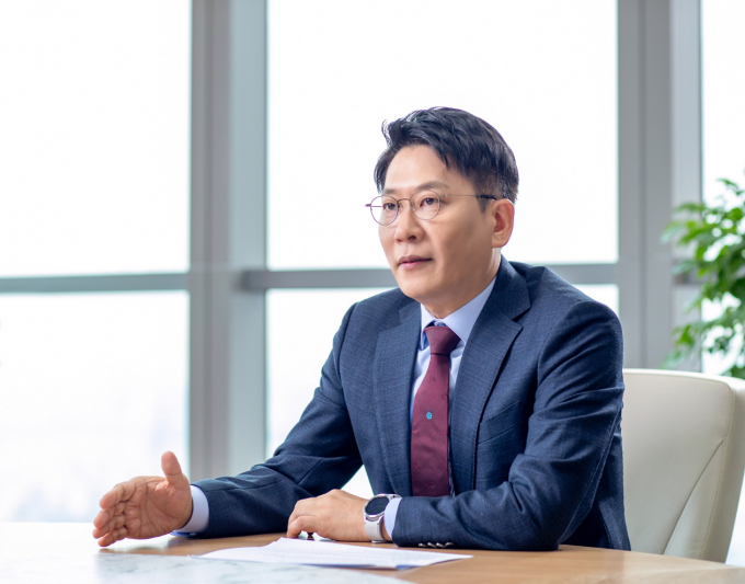 김동명 LG에너지솔루션 사장이 전기차 캐즘(일시적 수요 둔화)을 맞아 직원들을 독려했다. /사진=LG에너지솔루션