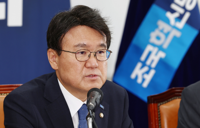조국혁신당이 한동훈 특검법을 오는 17~18일쯤 국회 본회의에서 처리하려면 10일 법제사법위원회에 가야한다고 말했다. 사진은 황운하 조국혁신당 원내대표가 지난달 25일 서울 여의도 국회에서 열린 의원총회에서 모두 발언하는 모습. /사진=뉴스1