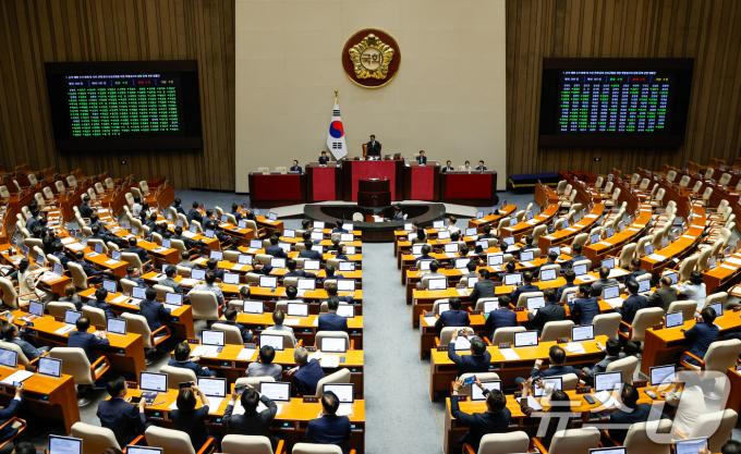 [사진] 해병대원 특검법, 국힘 퇴장 속 본회의 통과