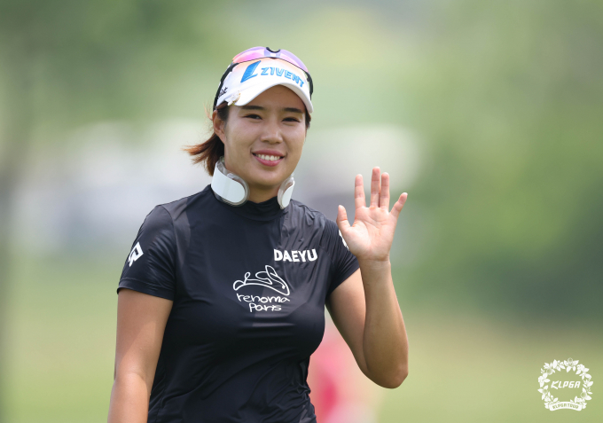 KLPGA 투어 롯데 오픈 1라운드 공동선두 최민경. /사진= KLPGA