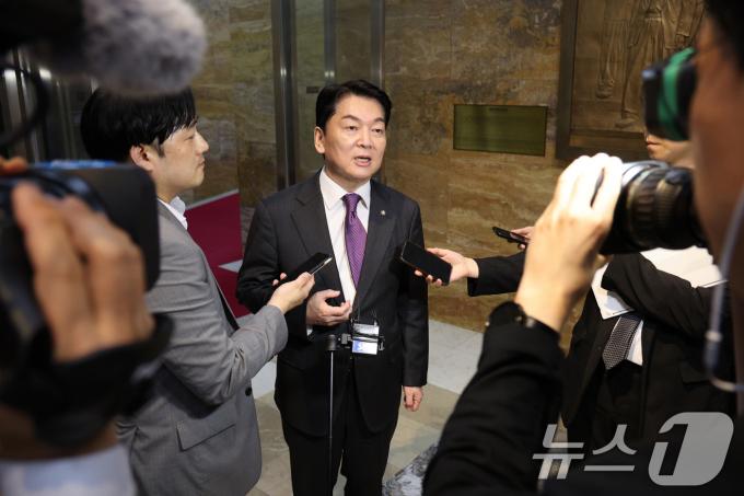 [사진] 채상병 특검법 찬성 표결한 안철수