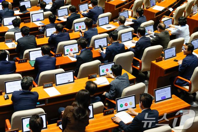 [사진] 해병대원 특검법 찬성 누르는 野