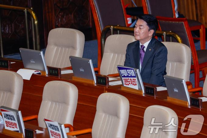 [사진] 안철수 '나홀로 찬성'