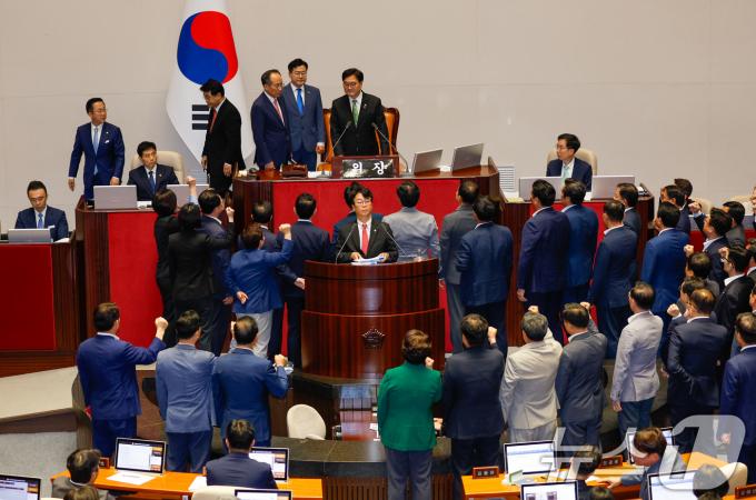[뉴스1 PICK]해병대원 특검법, 野 주도 통과…대통령실 