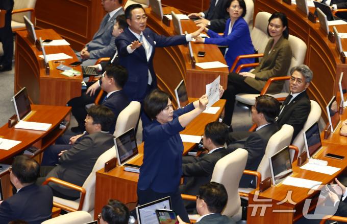 [뉴스1 PICK]해병대원 특검법, 野 주도 통과…대통령실 