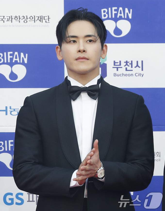 [사진] 배우 이호원, 부천영화제 나들이