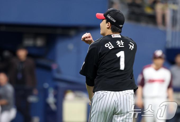 [사진] 임찬규, 위기 넘기고 주먹 불끈