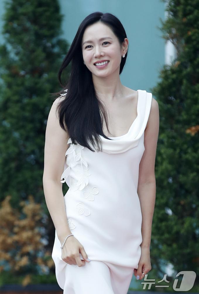 [사진] '현빈♥' 손예진, 출산 후 첫 레드카펫