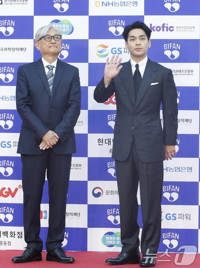 [사진] BIFAN 찾은 츠츠미 유키히코 감독과 야기라 유아