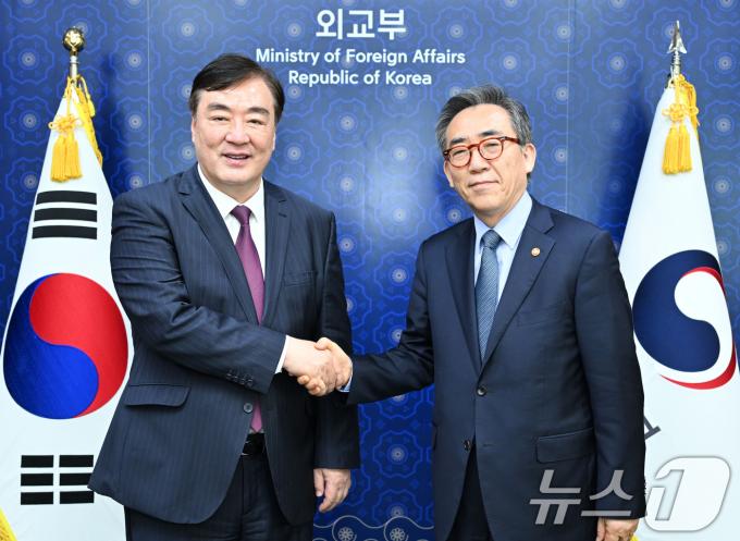 [사진] 이임 앞둔 싱하이밍 대사