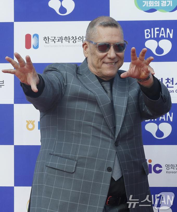 [사진] 밥 레이턴, BIFAN에 등장한 아이언맨 만화가