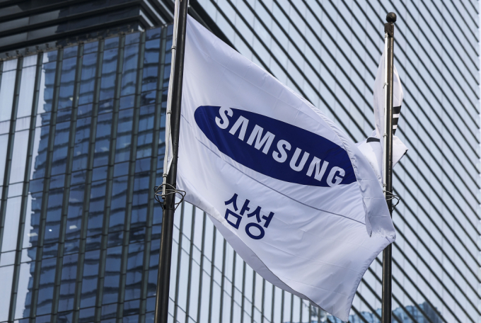 서울 서초구 삼성전자 서초사옥에서 깃발이 휘날리고 있다./사진=뉴시스