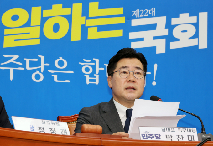 박찬대 더불어민주당 원내대표가 "윤석열 대통령이 채상병 특검법을 또 다시 거부한다면 폭풍 같은 국민의 분노에 직면할 것"이라며 압박을 가했다. 사진은 박 원내대표가 5일 서울 여의도 국회에서 열린 최고위원회의에서 발언하는 모습. /사진=뉴시스