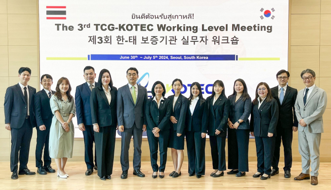 기보가 태국신용보증공사(TCG) 직원 6명이 참석한 가운데 제3차 실무자 워크숍을 개최한 후 두 기관 관계자들이 기념촬영을 하고 있다./사진=기보 