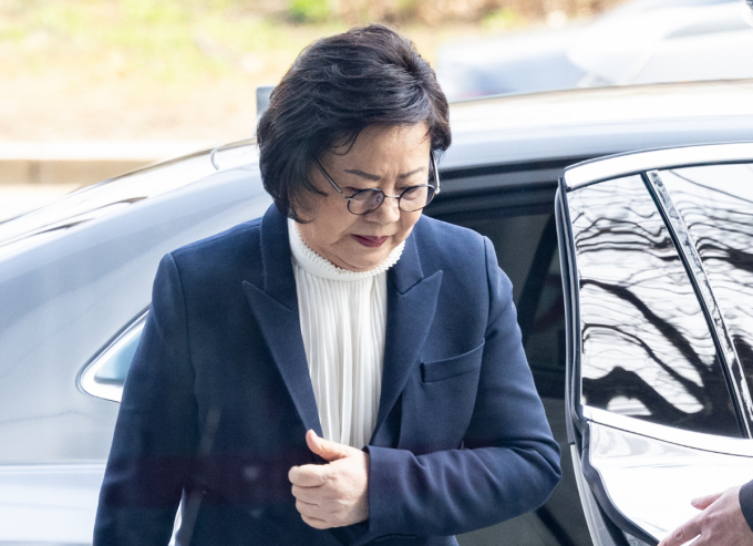 한미약품그룹 경영권 승기가 송영숙 회장과 임주현 부회장 측으로 기운 가운데 향후 이사회 재편 방향이 주목된다. 사진은 지난 4월 한미사이언스 이사회에 참석하는 송 회장. /사진=뉴스1